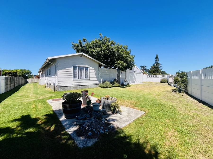 4 Bedroom Property for Sale in Sandbaai Western Cape